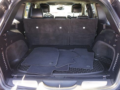 Used 2019 Jeep Grand Cherokee Limited AWD/4WD image 10