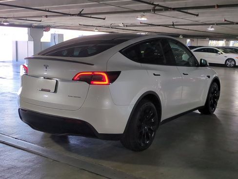 Used 2023 Tesla Model Y Long Range AWD/4WD image 5