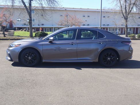 Used 2024 Toyota Camry SE FWD image 3