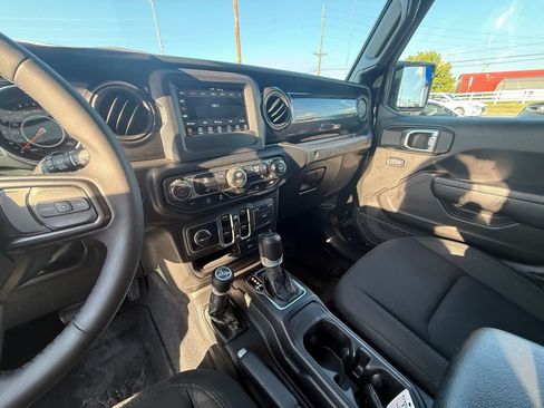Used 2023 Jeep Wrangler Unlimited Sport AWD/4WD image 18