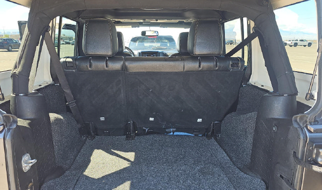 Used 2017 Jeep Wrangler Unlimited Sahara w/ Connectivity Group AWD/4WD image 17