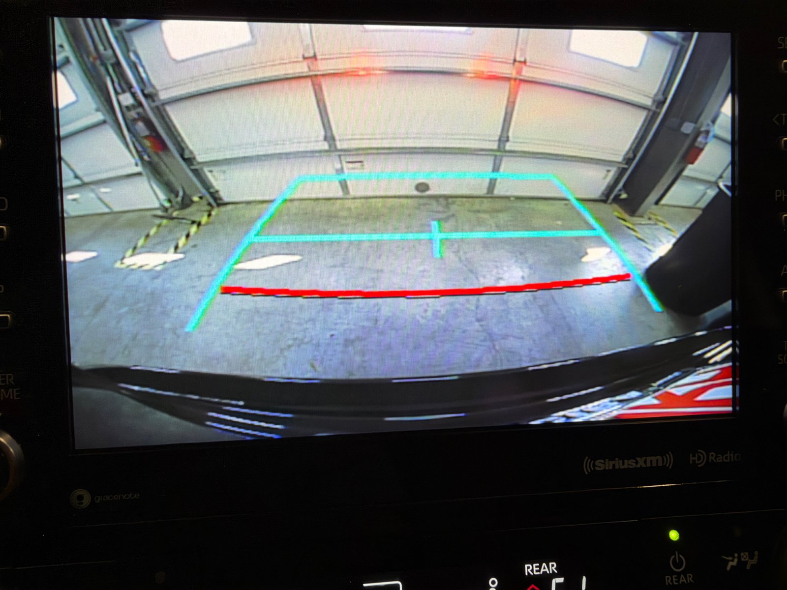 Used 2022 Toyota Highlander LE FWD image 17