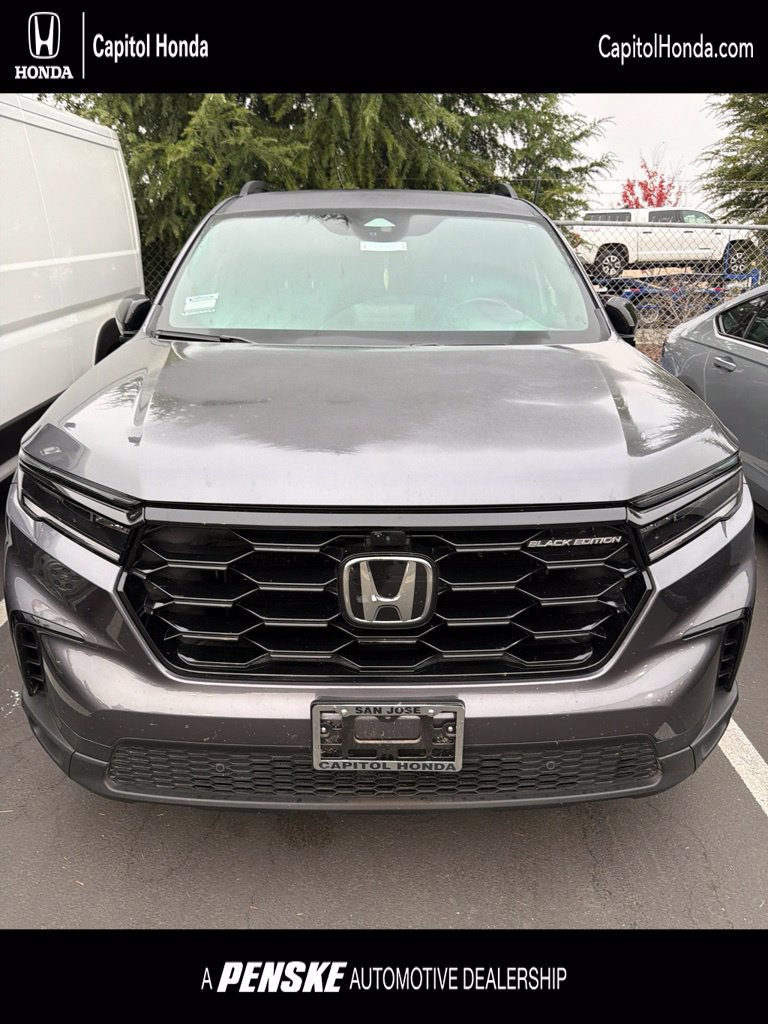 Used 2025 Honda Pilot Black Edition image 1