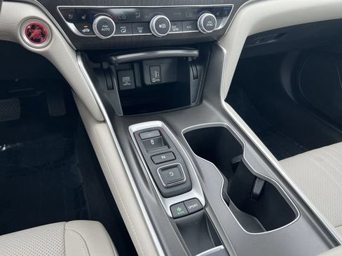 Used 2019 Honda Accord Touring image 27