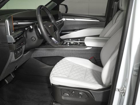 Used 2026 Cadillac Escalade V w/ LPO, ONYX Package AWD/4WD image 15