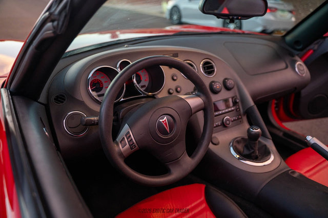 Used 2009 Pontiac Solstice Coupe RWD image 32