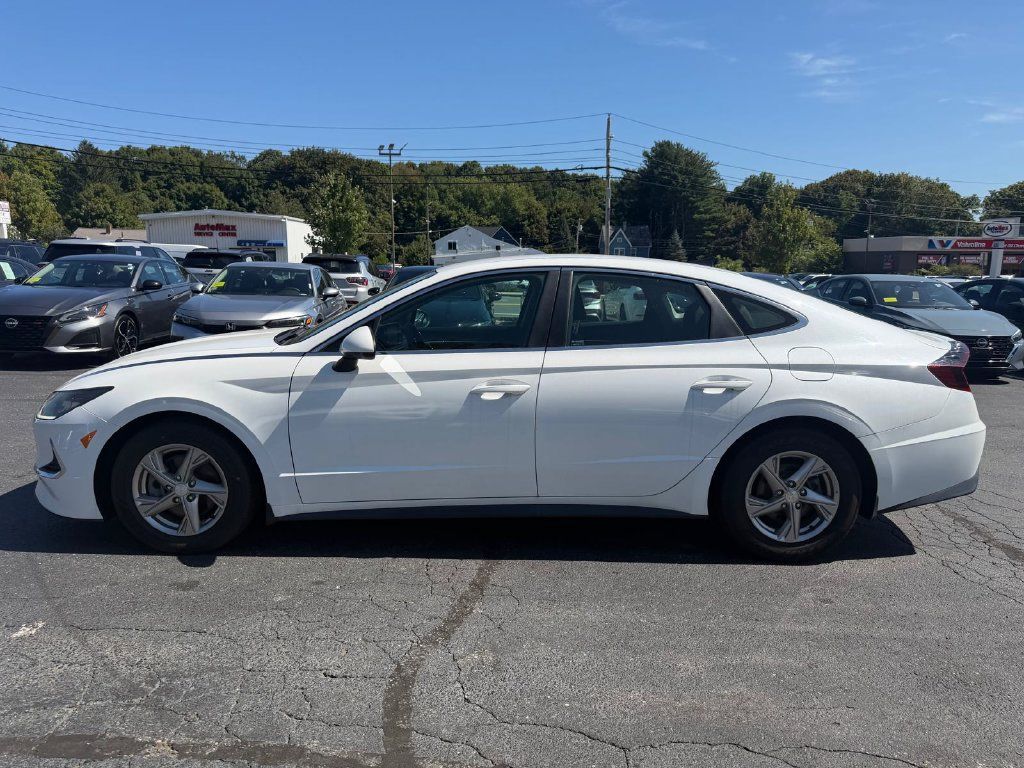 Used 2022 Hyundai Sonata SE FWD image 2