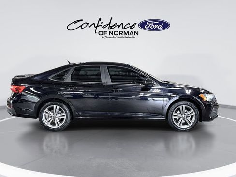 Used 2023 Volkswagen Jetta SE FWD image 10