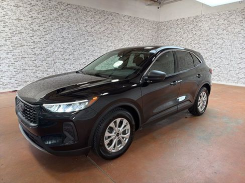 Used 2023 Ford Escape Active FWD image 3
