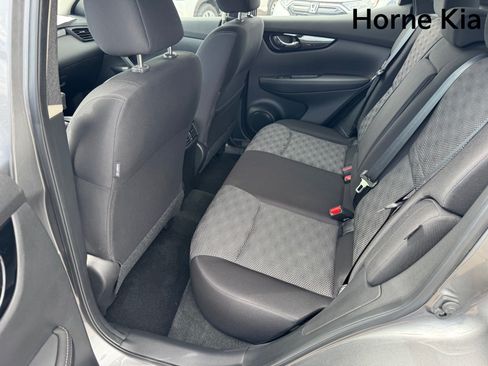Used 2022 Nissan Rogue Sport SV FWD image 12
