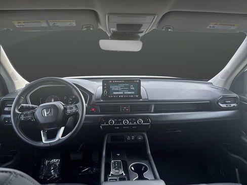Used 2025 Honda Pilot EX-L image 5
