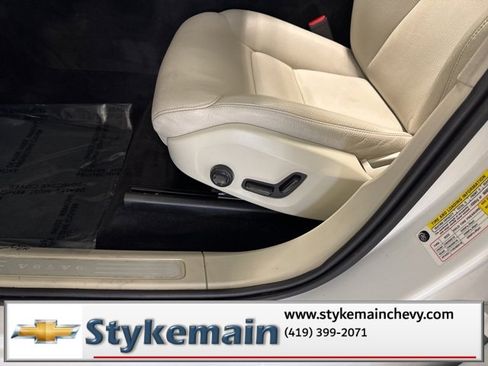 Used 2018 Volvo XC60 T6 Momentum w/ Convenience Package image 38