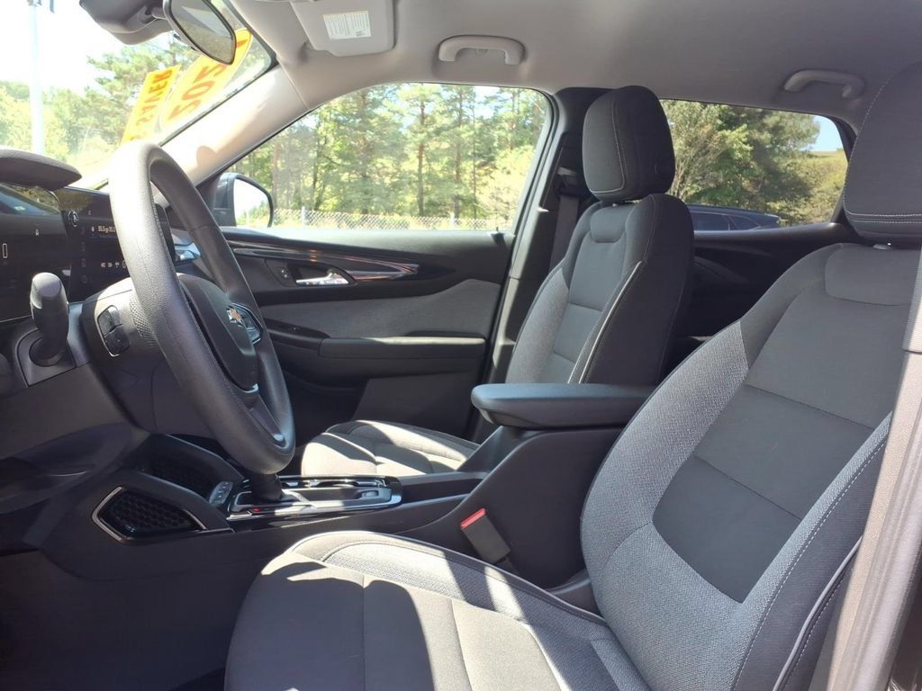 Used 2024 Chevrolet TrailBlazer LT AWD/4WD image 10