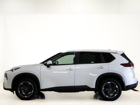 Used 2025 Nissan Rogue SV image 5