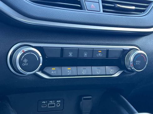 Used 2022 Nissan Altima 2.5 SV image 21