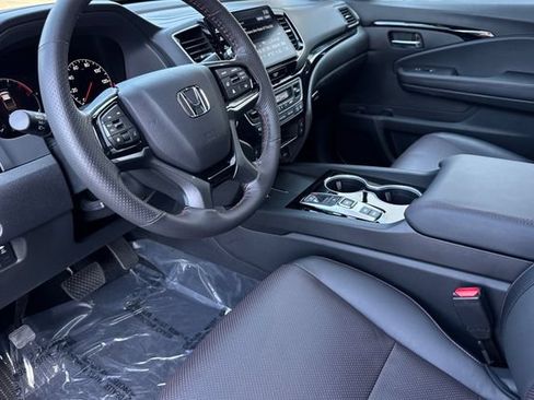 Used 2025 Honda Ridgeline Black Edition image 12