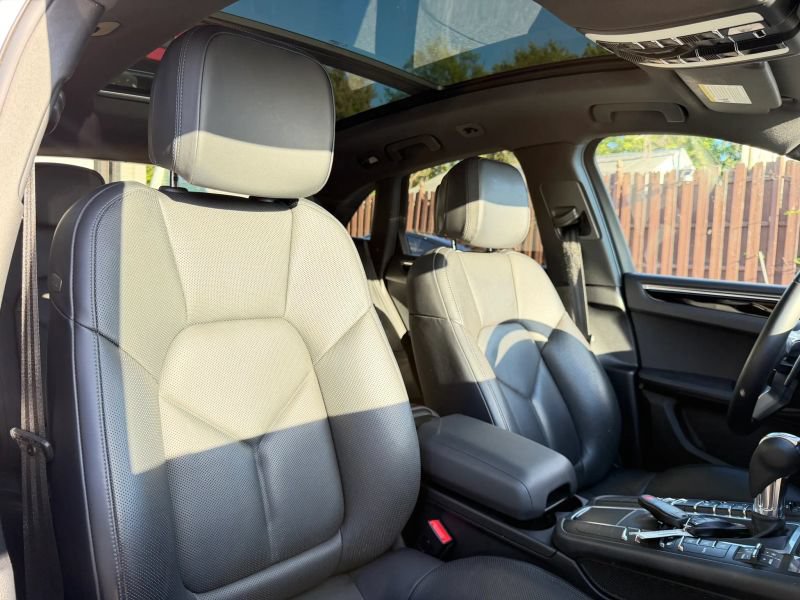 Used 2020 Porsche Macan AWD/4WD image 31