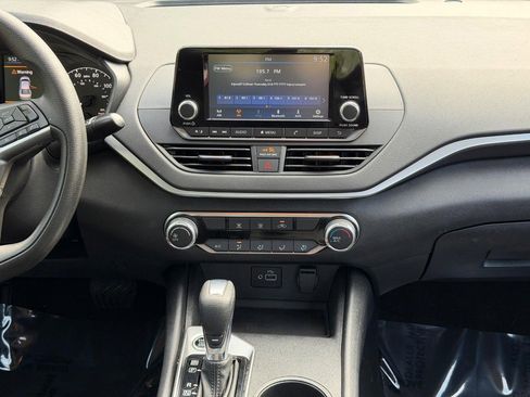 Used 2022 Nissan Altima 2.5 S FWD image 13