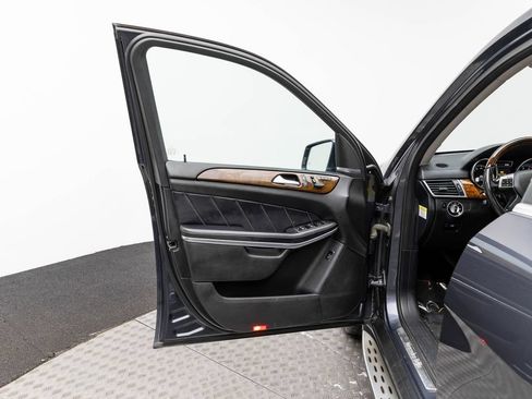 Used 2014 Mercedes-Benz GL 550 4MATIC image 9