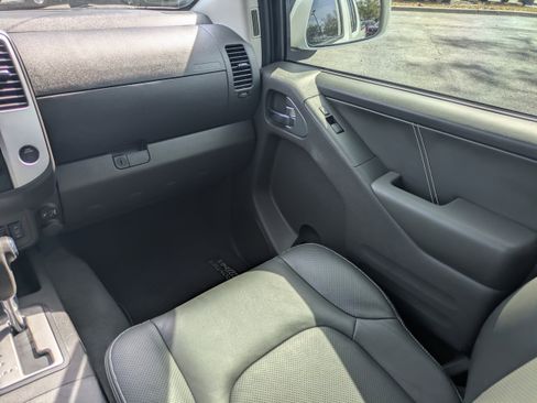 Used 2019 Nissan Frontier PRO-4X w/ Pro-4x Luxury Package image 17