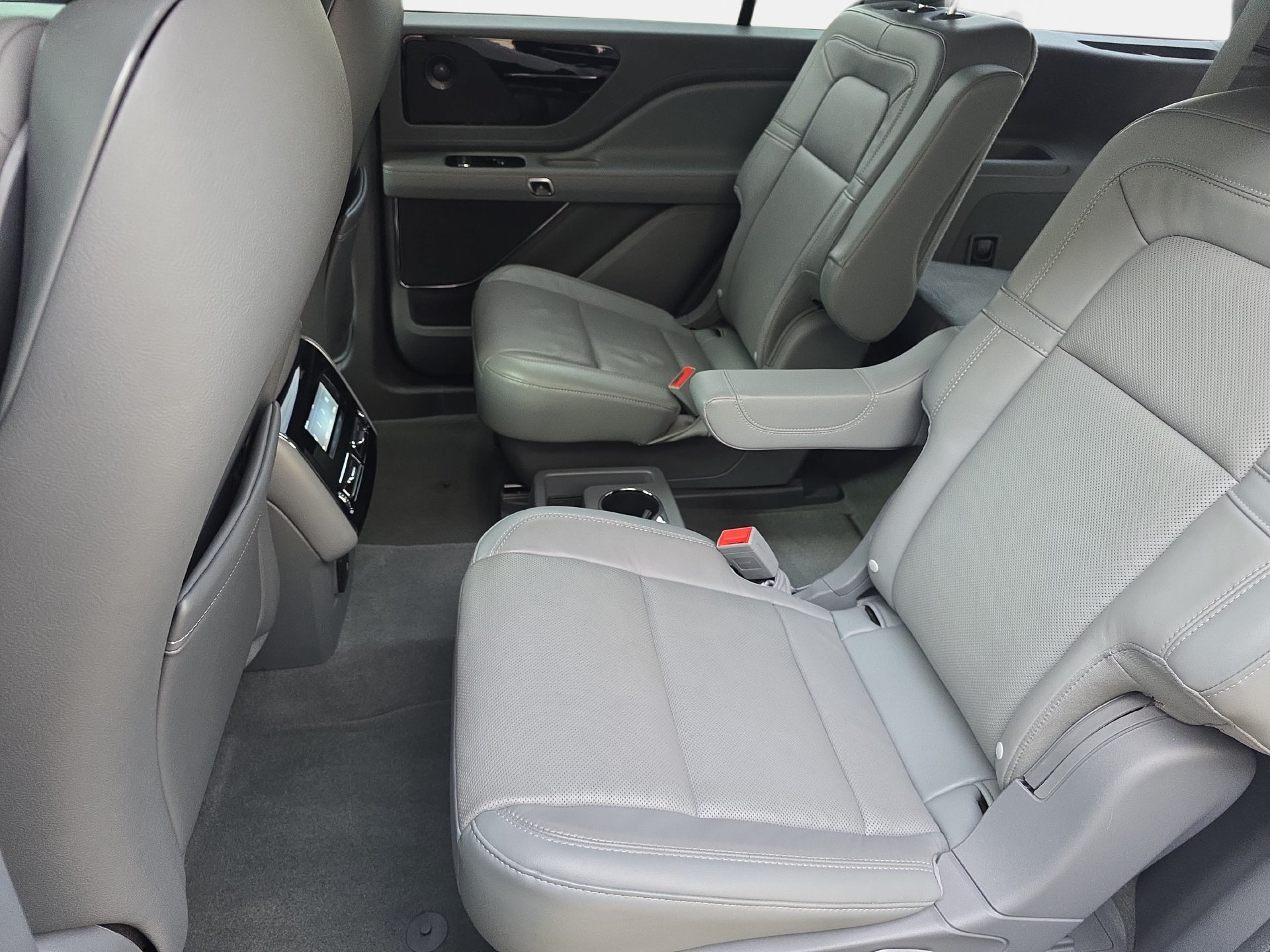 Used 2020 Lincoln Aviator Reserve w/ Equipment Group 201A RWD image 14