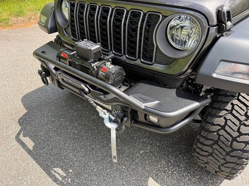 Used 2025 Jeep Wrangler Unlimited Sport image 3