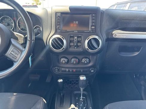 Certified 2017 Jeep Wrangler Unlimited Rubicon w/ Connectivity Group AWD/4WD image 11