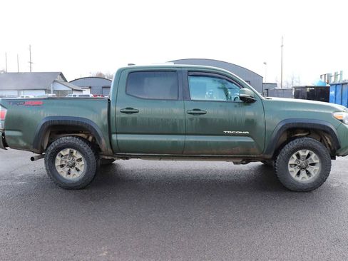 Certified 2022 Toyota Tacoma TRD Off-Road image 4
