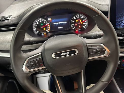Used 2024 Jeep Compass Latitude AWD/4WD image 4