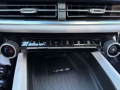 Used 2025 Chevrolet Equinox EV LT image 38