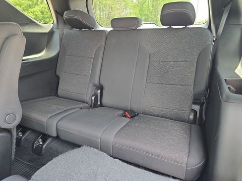 Used 2025 Chevrolet Traverse LT w/ LPO, Floor Liner Package FWD image 14