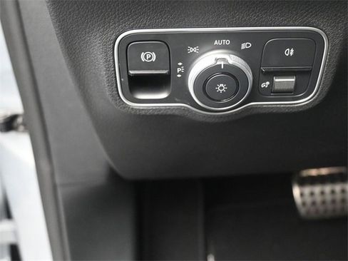 New 2024 Mercedes-Benz GLB 250 image 21