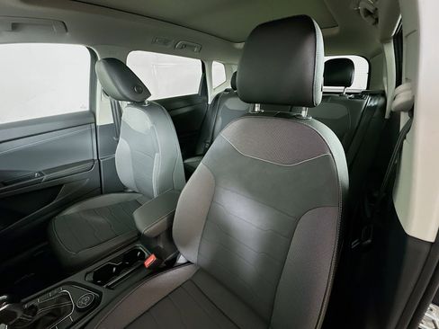 New 2026 Volkswagen Taos SE image 19