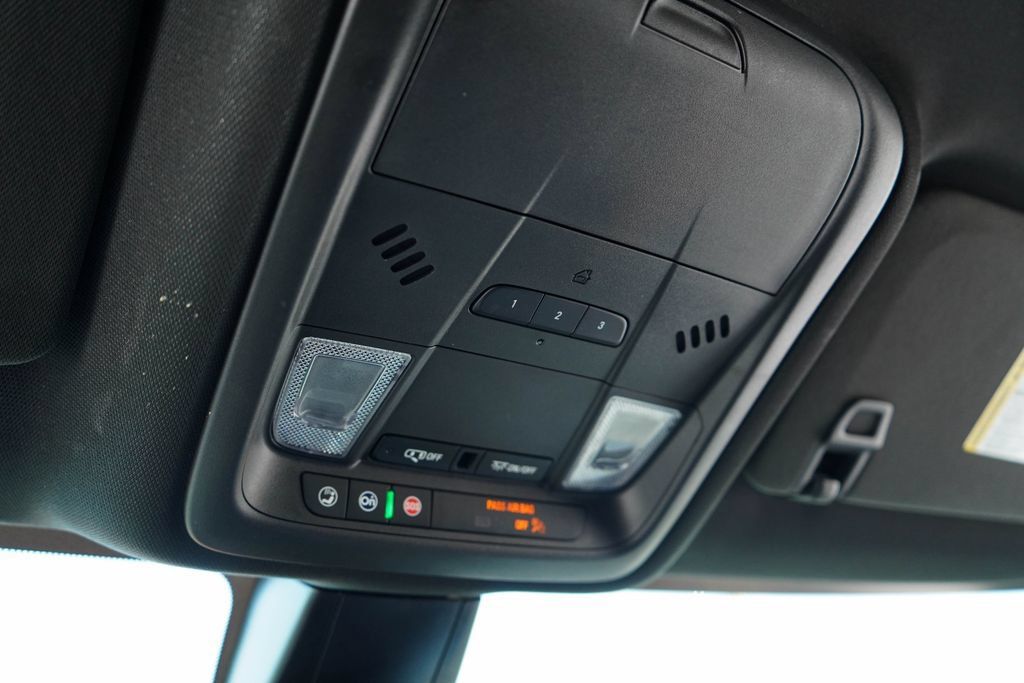 Used 2025 Chevrolet Blazer RS FWD image 11