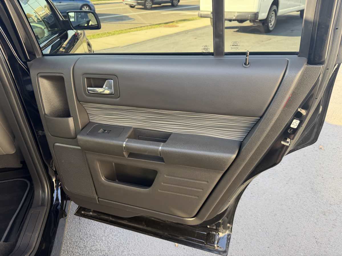 Used 2018 Ford Flex Limited w/ Equipment Group 303A AWD/4WD image 19