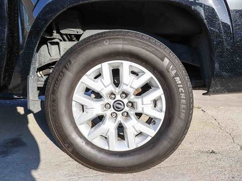 Used 2023 Nissan Frontier SV image 10