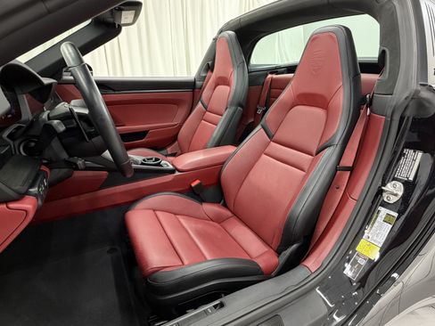 Certified 2025 Porsche 911 Targa 4 GTS AWD/4WD image 31
