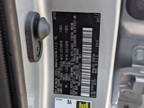 Used 2025 Toyota Corolla Cross XLE FWD image 32