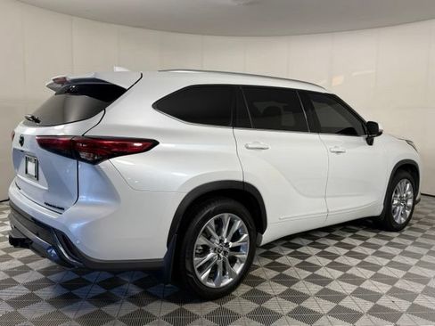Used 2022 Toyota Highlander Limited AWD/4WD image 4