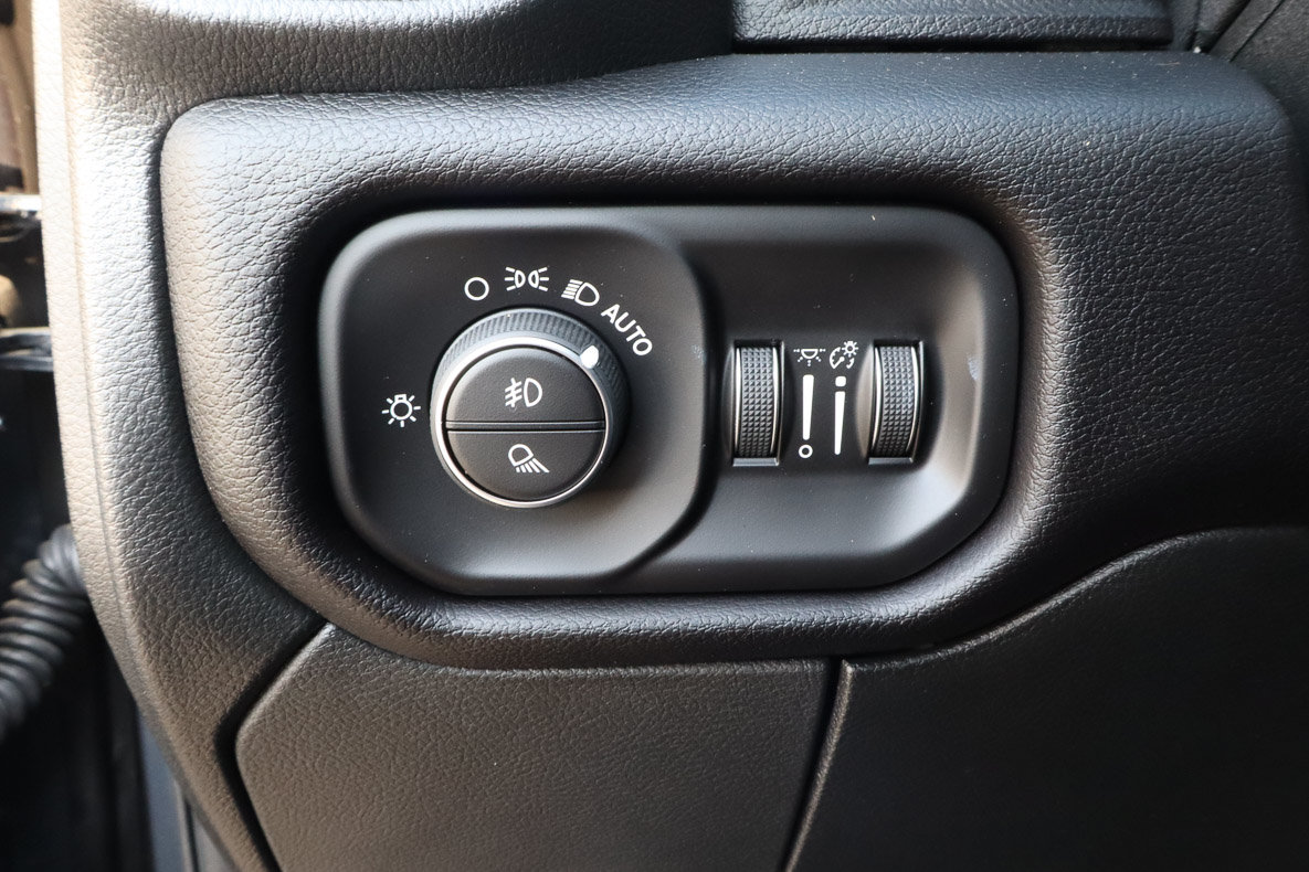 Used 2025 RAM 2500 Laramie AWD/4WD image 19