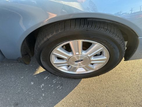 Used 2005 Ford Taurus SEL image 11