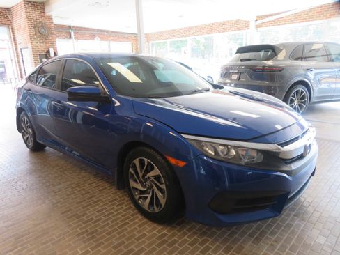 Used 2018 Honda Civic EX image 3