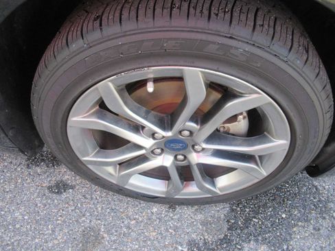 Used 2019 Ford Fusion SEL FWD image 12