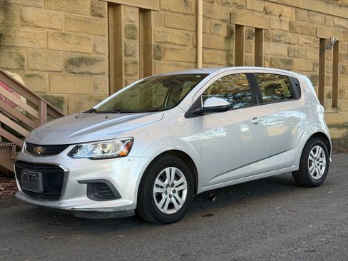 Used 2020 Chevrolet Sonic LT FWD image 30