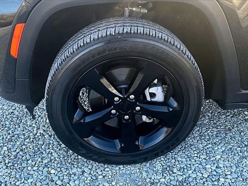 Used 2024 Jeep Grand Cherokee L Altitude image 8