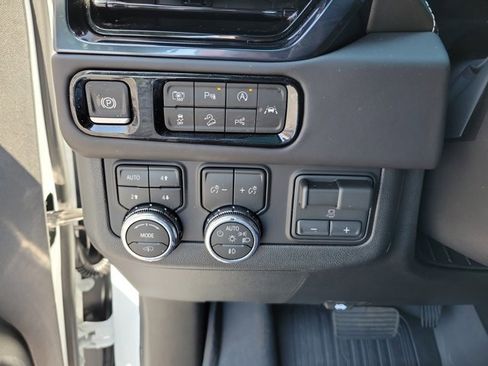Used 2026 GMC Yukon AT4 Ultimate w/ LPO, Floor Liner Package AWD/4WD image 29
