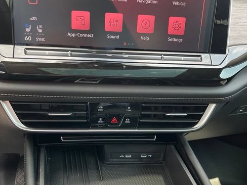 Used 2025 Volkswagen Atlas SEL AWD/4WD image 20