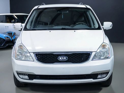 Used 2014 Kia Sedona LX image 4