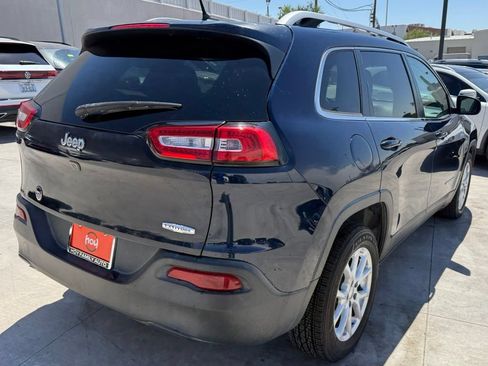 Used 2016 Jeep Cherokee Latitude w/ Comfort & Sound Group FWD image 9