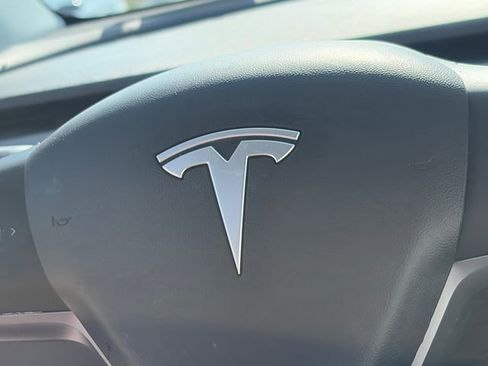 Used 2022 Tesla Model Y Long Range AWD/4WD image 25